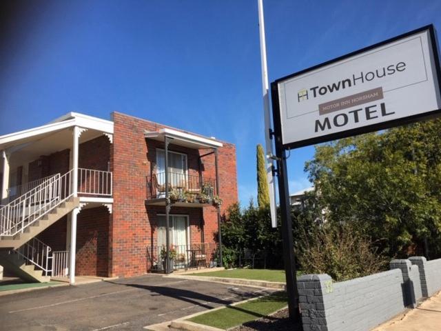هورشام Town House Motor Inn المظهر الخارجي الصورة